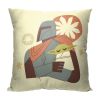 MANDALORIAN - HOLDING GROGU